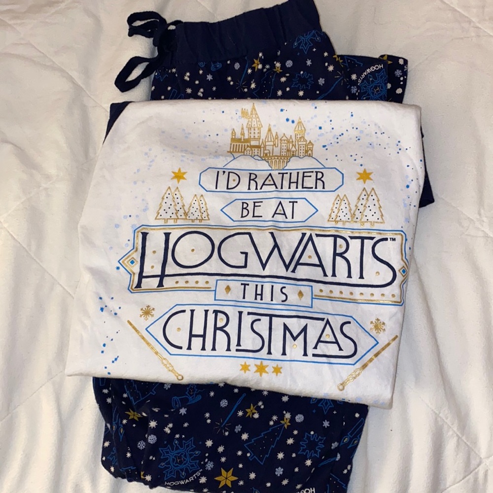 Harry Potter “I’d rather be at Hogwarts this Christmas” pajama set size small